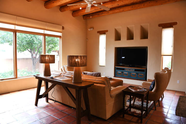 Living Room w. Entertainment Center