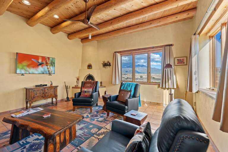 Livingroom with great seating and quality leather furnishings