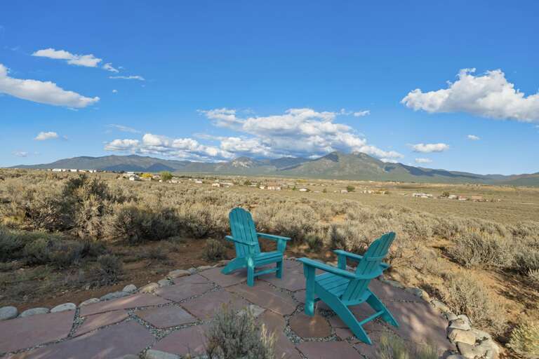 Great outdoor views, morning sun, afternoon shade