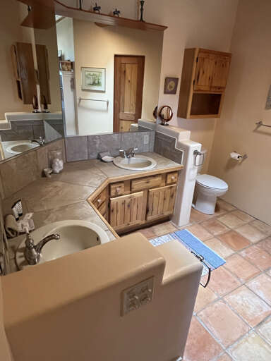 King bedroom ensuite bath double vanity