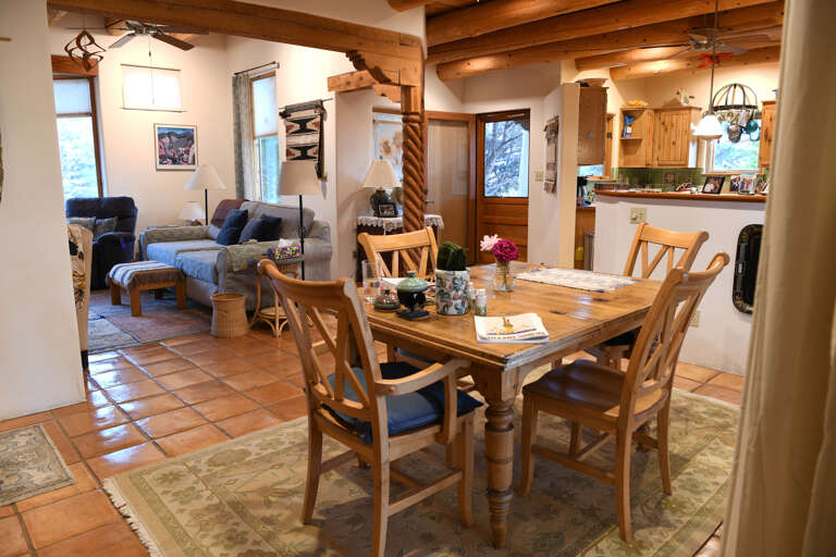 Dining Area - seats 4