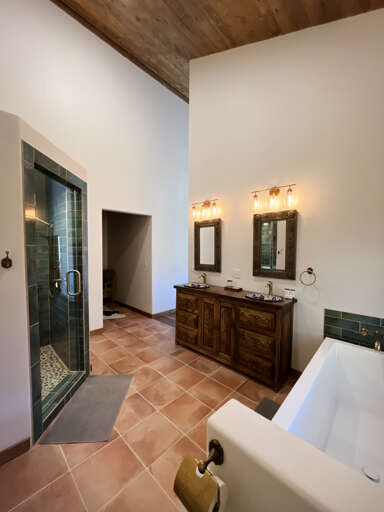 primary-bedroom-bath3
