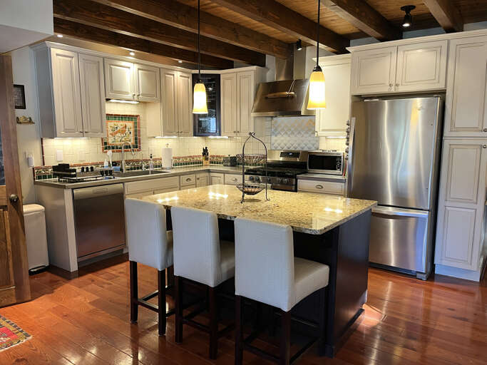 Awesome well-stocked kitchen