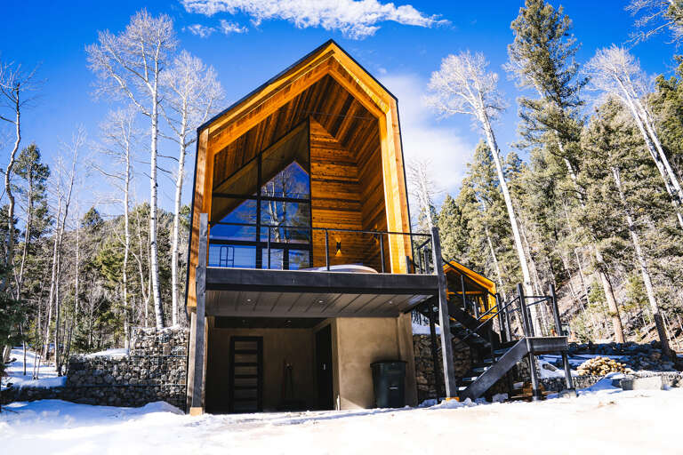 Contemporary cabin just a mile from the resort