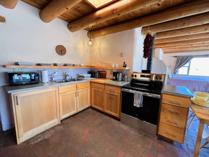 Great functional well-stocked kitchen