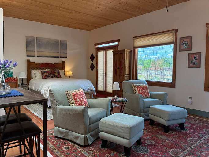 Summertime vibes in Taos means day hikes, gallery hopping and tasty treats all easily accessible from this perfect-for-two home.