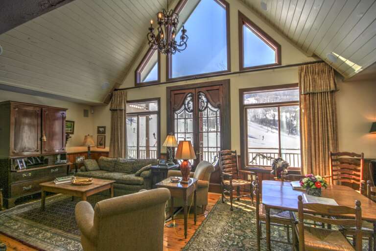 112 Skiway Main Living Room With Large Front Doors
