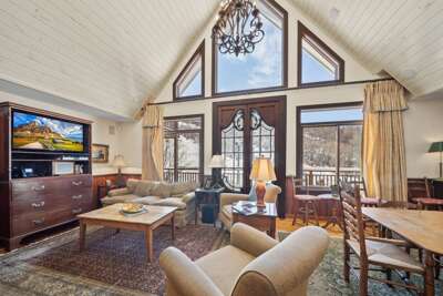 112 Skiway Main Living Room With Large Front Doors