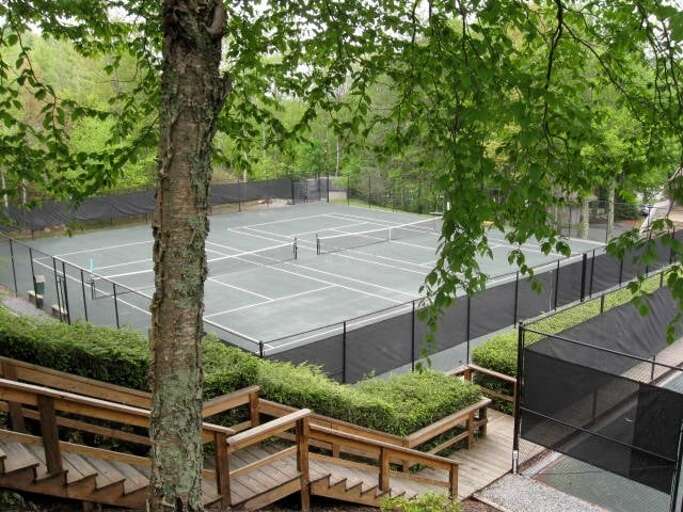 Beech Mountain Club Clay Tennis Courts - Beautiful cool air for playing tennis all summer!