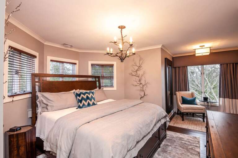 Upstairs King Master Suite