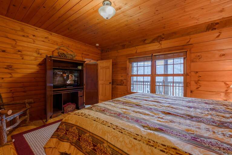 3 Bears Den Master Bedroom