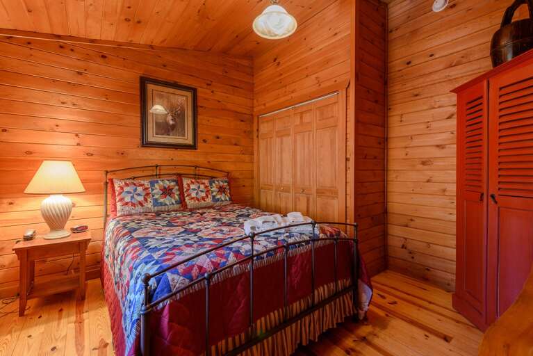 Upstairs Bedroom with Queen Bed