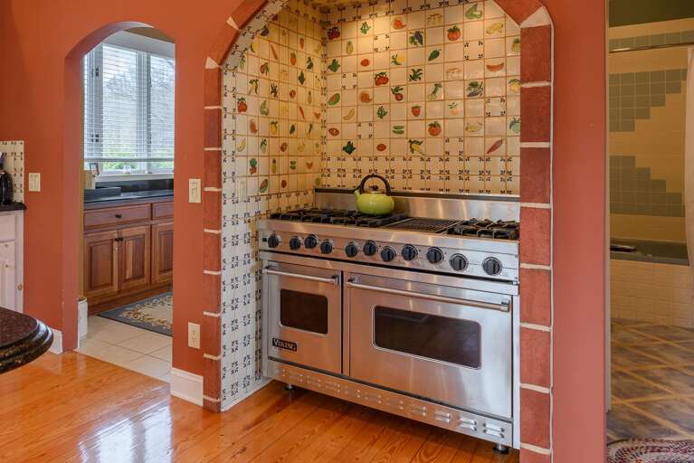 Cook for a Crowd with Viking Double Oven and 6-Burner Range