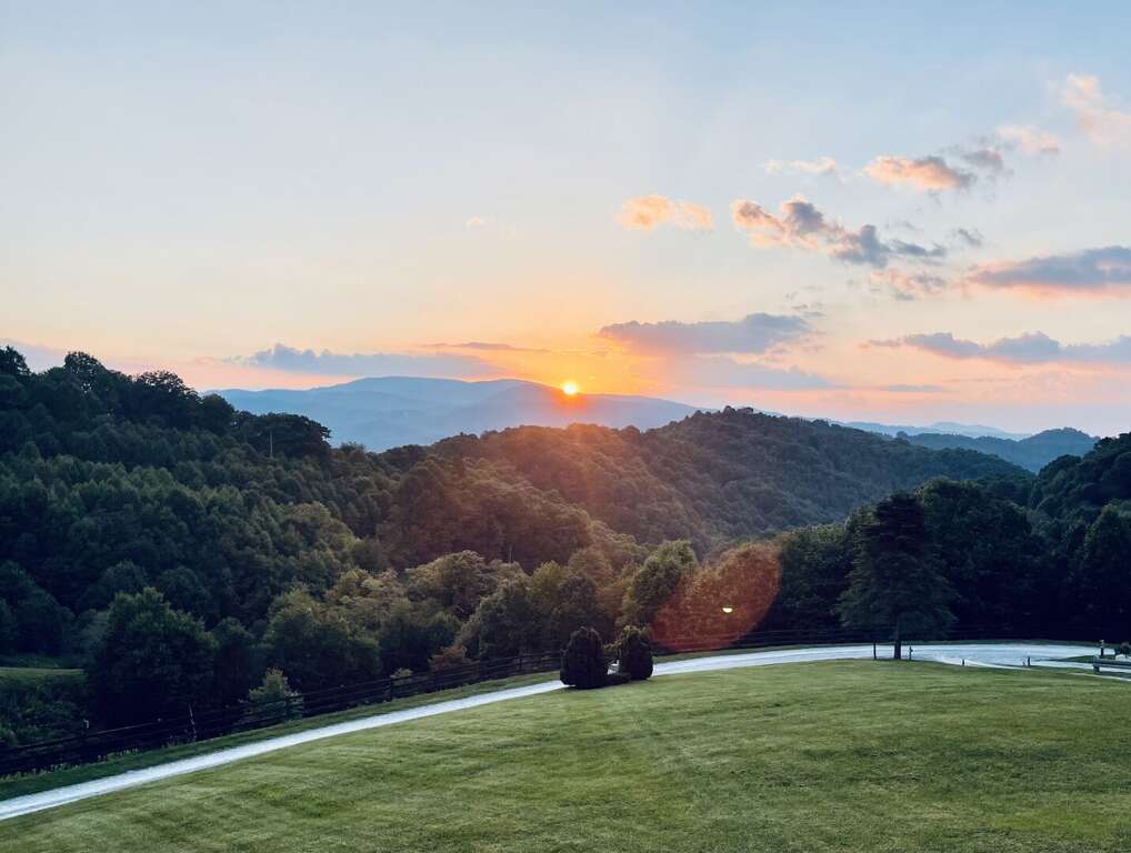 Blue Ridge Mountains 4 Bedroom Place for Rent on Vacation Vilas NC