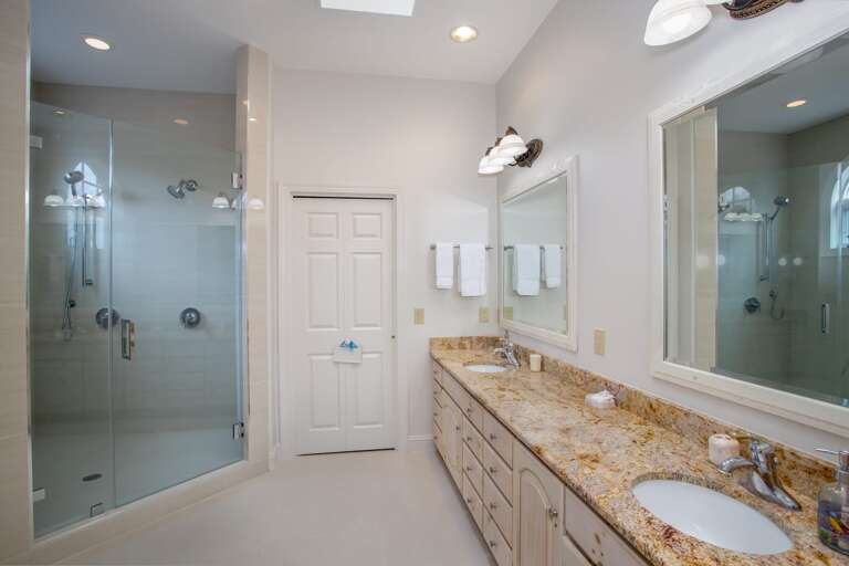 Upstairs Ensuite Master Bathroom