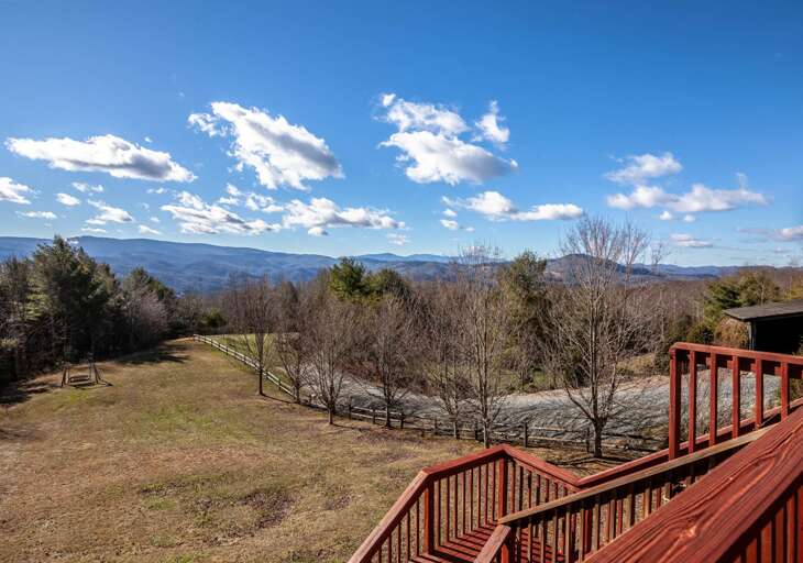 Welcome to A Ridge Retreat! Access is via a 1/4 mile shared gravel driveway. It is necessary to have Welcome to A Ridge Retreat! Access is via a 1/4 mile shared gravel driveway. It is necessary to have