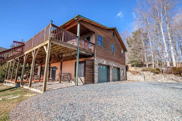 Welcome to A Ridge Retreat! Access is via a 1/4 mile shared gravel driveway. It is necessary to have Welcome to A Ridge Retreat! Access is via a 1/4 mile shared gravel driveway. It is necessary to have
