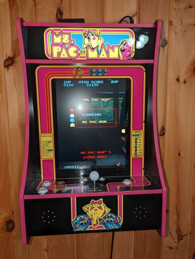 Pac Man Game in upstairs bunk room. Pac Man Game in upstairs bunk room.