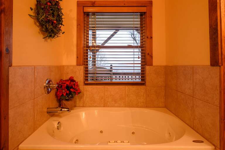 Appalachian Breeze Jetted Tub with a View
