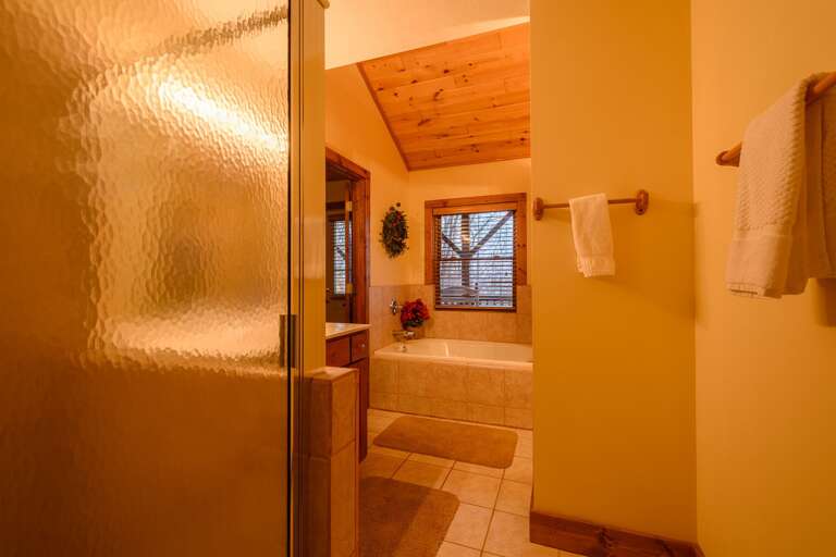 Appalachian Breeze Main Floor Master Bathroom