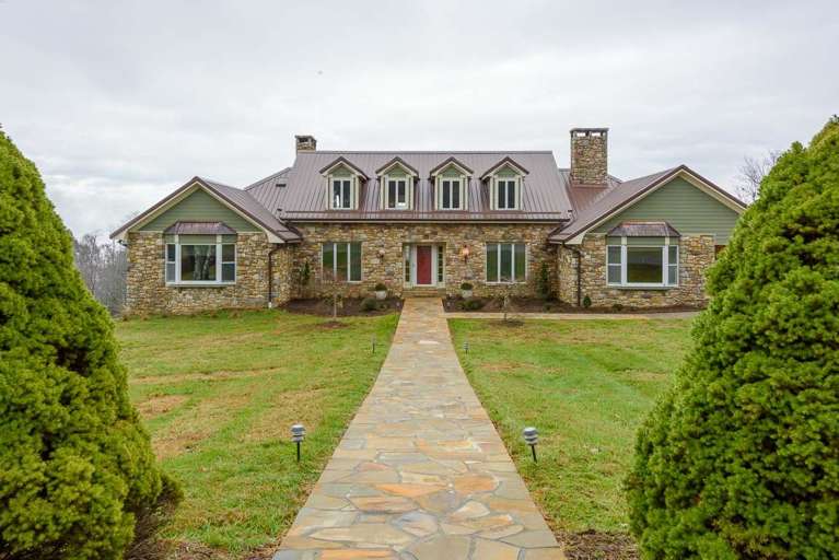 Appalachian Mountain Lodge Group Lodge Rental Pet Friendly in Boone 9