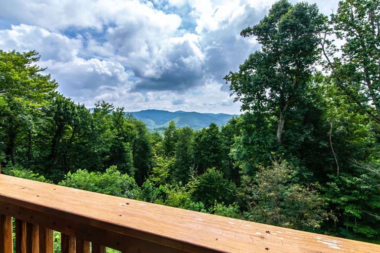 Year-Round Mountain Views, even from Lower Deck!!