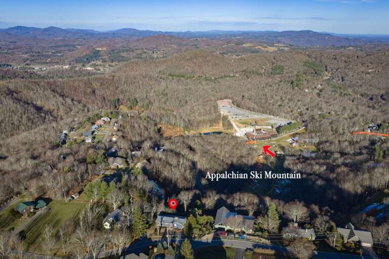 Aspen Overlook is conveniently located near Appalachian Ski Mountain