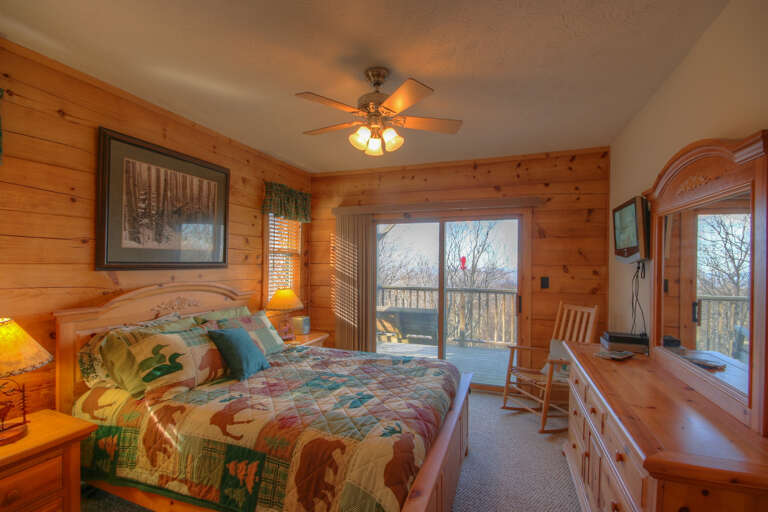 Main Floor Queen Bedroom