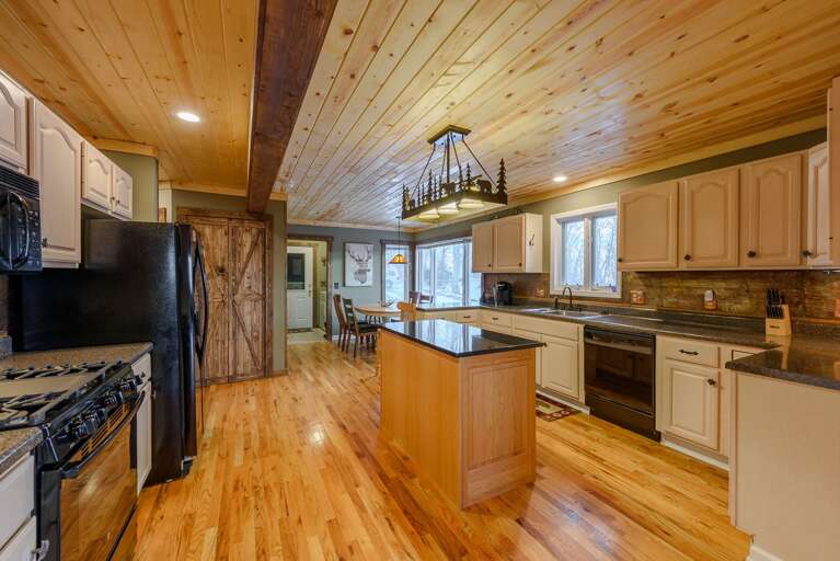 Large Kitchen with Gas Cooktop