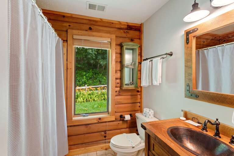 Main Level Full Hallway Bathroom with Tub/Shower Combo