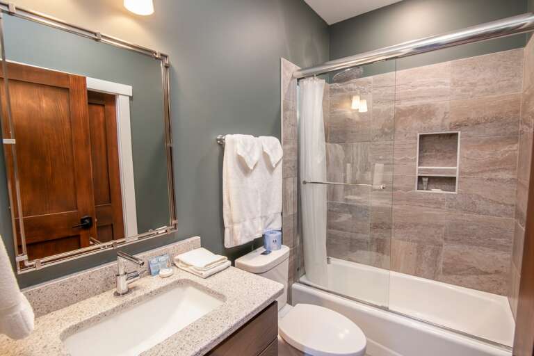 Second Full Bathroom, with Access from Queen BR and from Hallway Second Full Bathroom, with Access from Queen BR and from Hallway