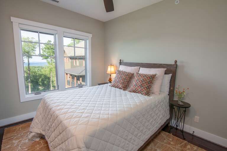 Queen Bedroom with HDTV and Mountain Views! Queen Bedroom with HDTV and Mountain Views!