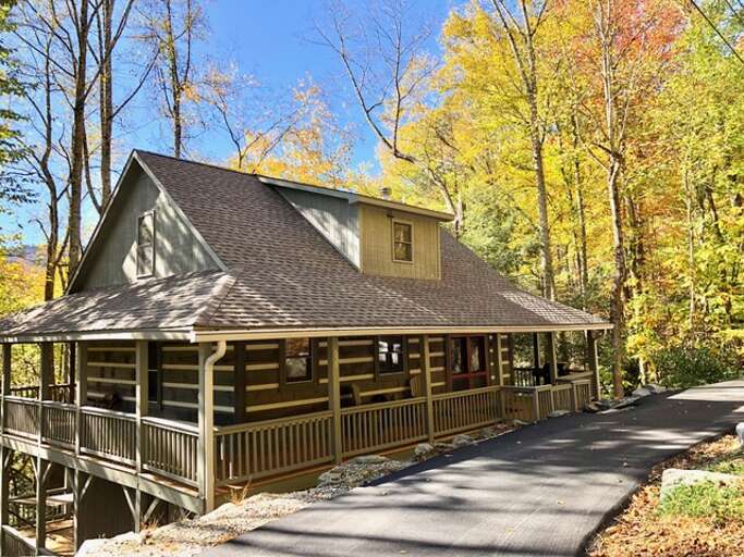 Boulder Falls Retreat with flat parking and entry to house. Boulder Falls Retreat with flat parking and entry to house.