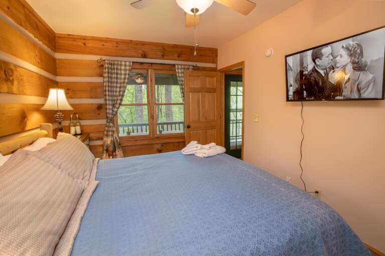 Boulder Falls Retreat Master King Bedroom on Main Floor Boulder Falls Retreat Master King Bedroom on Main Floor