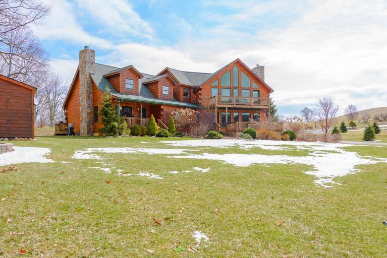 Camelot Lodge with large yard bordering pasture land offers privacy, room for children and pets to play Camelot Lodge with large yard bordering pasture land offers privacy, room for children and pets to play