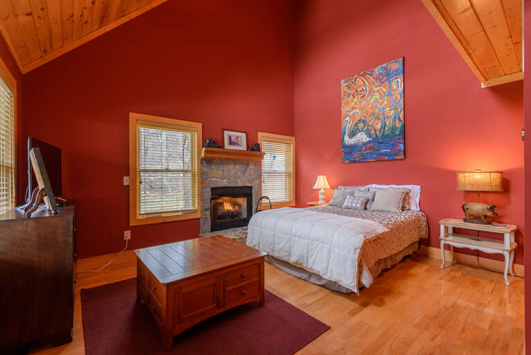 Large Queen bedroom on Main Level with fireplace, TV, shared bathroom Large Queen bedroom on Main Level with fireplace, TV, shared bathroom