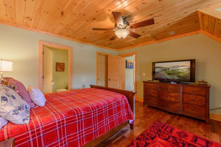 Upstairs Queen bedroom with private bath, TV Upstairs Queen bedroom with private bath, TV