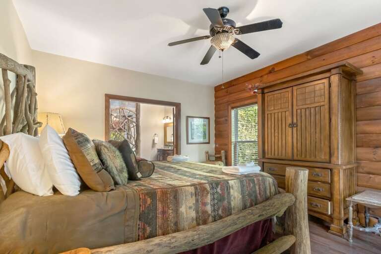 King Master Suite with Ensuite Private Full Bathroom King Master Suite with Ensuite Private Full Bathroom