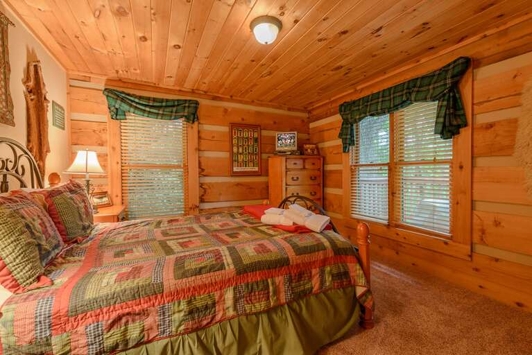 Celtic Cabin bedroom with Queen Bed