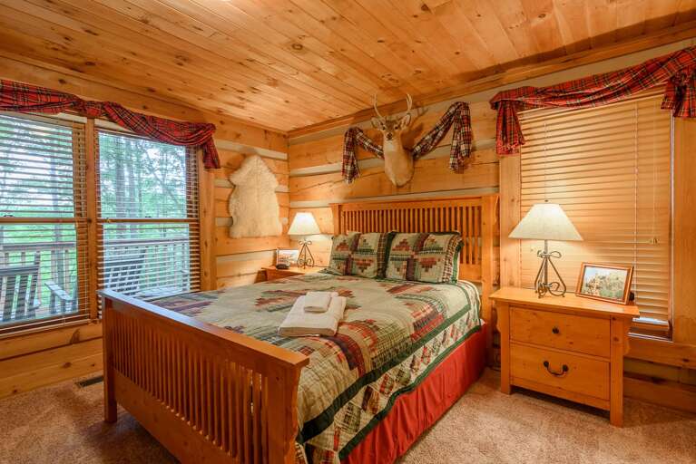 Celtic Cabin Master Bedroom with Queen Bed