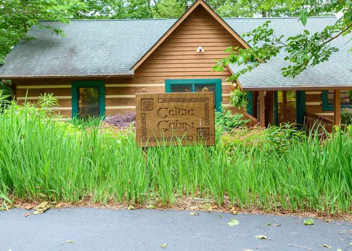 Celtic Cabin from roadway