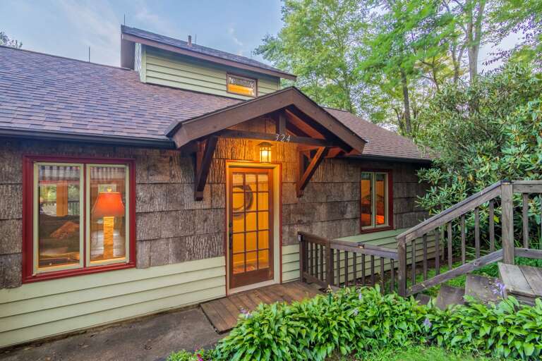 Front of Chalet Blueberry