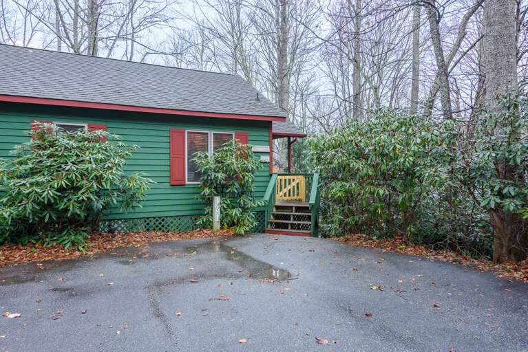 Paved, Level Parking