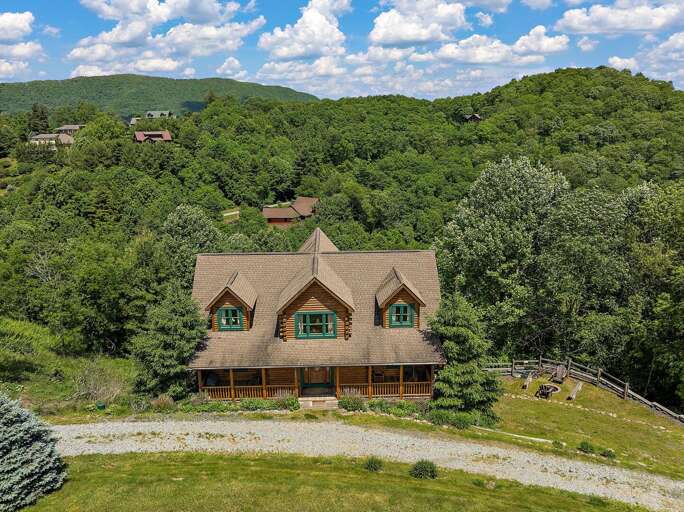 Arial View of the Front of Eagles Nest
