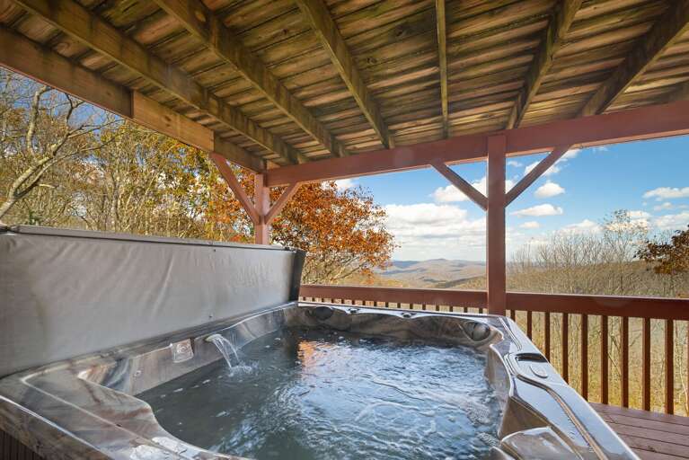 Hot Tub just outside of Lower King Suite