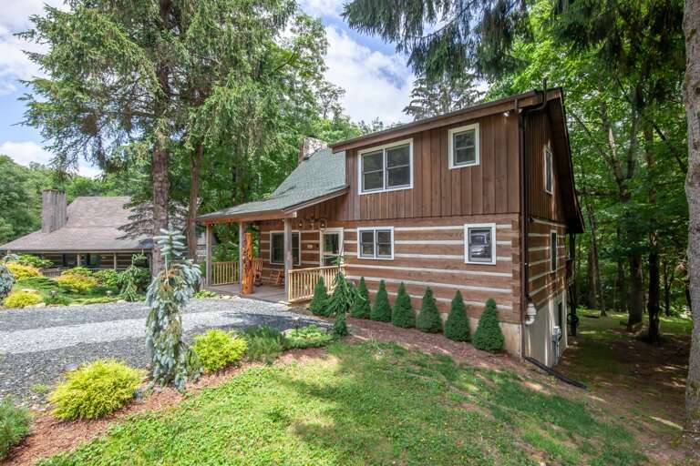 Exterior Front of Fox Haven with Level Parking and Level Entry