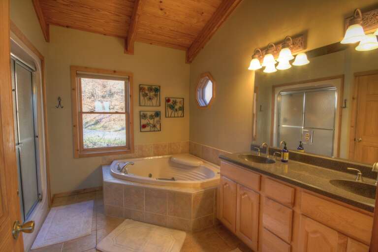 Ensuite Master Bathroom with Step-in Shower and Large Jetted Tub Ensuite Master Bathroom with Step-in Shower and Large Jetted Tub