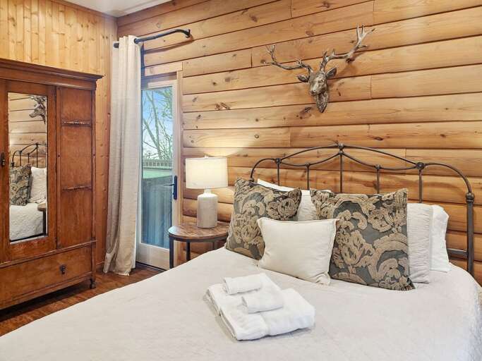 Second Lower Level Queen Room includes Deck Access Second Lower Level Queen Room includes Deck Access