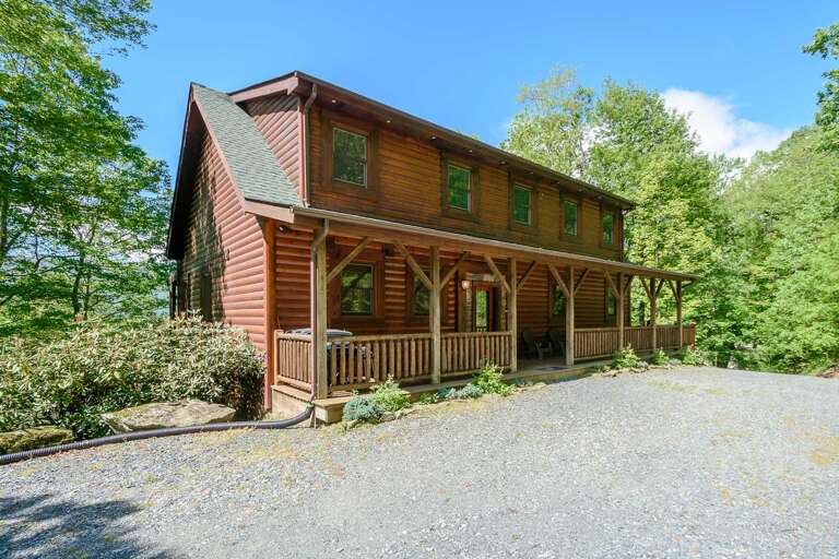 Your Mountain Getaway Awaits at Grandfather Lookout!