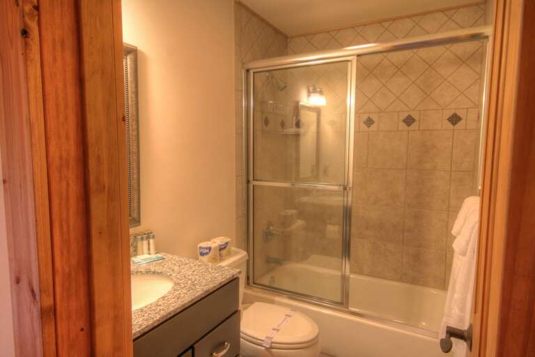 Upstairs Bathroom with Tub/Shower Combo